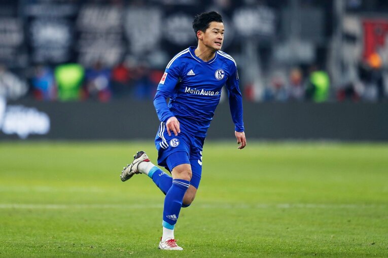 「1年前はJ2→ドイツ5部」上月壮一郎22歳の堂々1部デビュー…長谷部誠と握手、鎌田大地vs吉田麻也のW杯組対決も〈現地撮影〉(53)