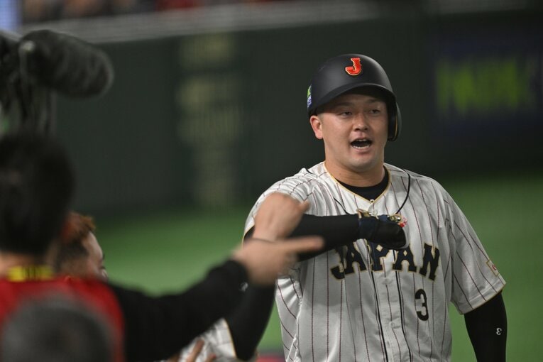 チェコ戦は大谷翔平の代打で登場し、本塁打を放った。ベンチで「デスターシャ」ポーズ ©Naoya Sanuki