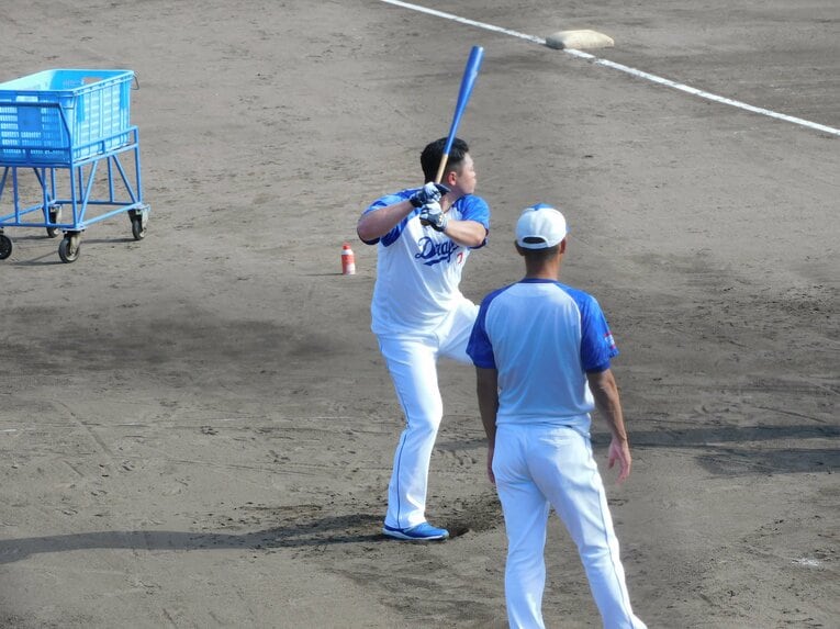 和田コーチからマンツーマンで指導を受ける　©Haruka Sato