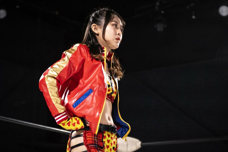 「ぶりっ子キャラだし、なにこの子って（笑）」慶應大、異例の“学生アイドルレスラー”はいかに生まれたか？ 無村架純が引退後に明かした本音(29)