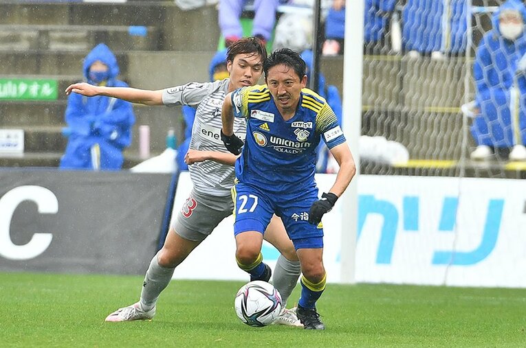 昨季限りでFC今治を退団し、Jクラブからのオファーを待つ橋本（写真は昨年のガイナーレ鳥取戦） ／ photograph by FC.IMABARI
