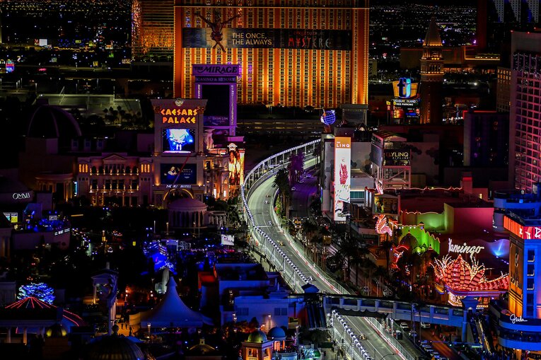 ラスベガスGPは今年で2回目の開催。世界一華やかなコースと言える　©Getty Images / Red Bull Content Pool