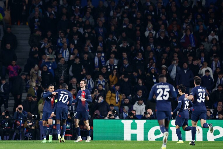 ゴールのエムバペは、アシストのイガンインを指さしてのセレブレーション　©Daisuke Nakashima