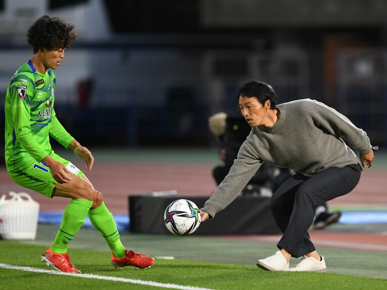 本気で上を目指すため、山口智監督は選手たちにより高いレベルの「覚悟」を求めた　©Masashi Hara/Getty Images