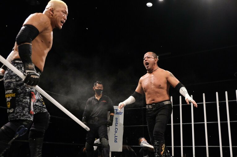 ガラスが刺さり大流血で「ニヤリ」今年47歳の“不適切おじさん”葛西純がデスマッチで伝えたいこと 「お前ら、これを知らずに人生終わるのか？」(10)