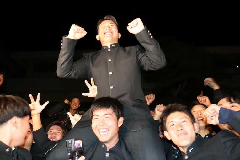 チームメイトも大栄の支配下指名におおはしゃぎ　©︎Genki Taguchi