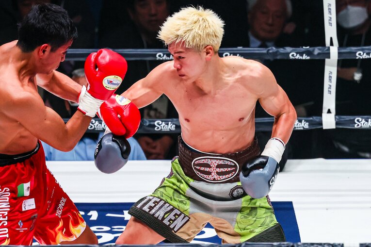 至近距離の攻防も持ち前のスピードで圧倒した　©Susumu Nagao