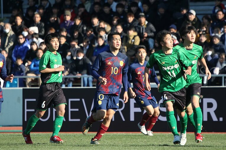 選手権1回戦、昌平高校に敗れた興國高校。2年樺山諒乃介は悔しさを滲ませながら、来季への意欲を語った。 ／ photograph by Takahito Ando