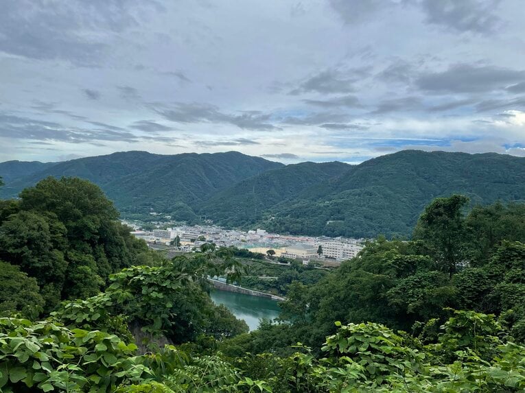 【7月現地取材】吉野川の対岸から池田高グラウンドを望む　©NumberWeb