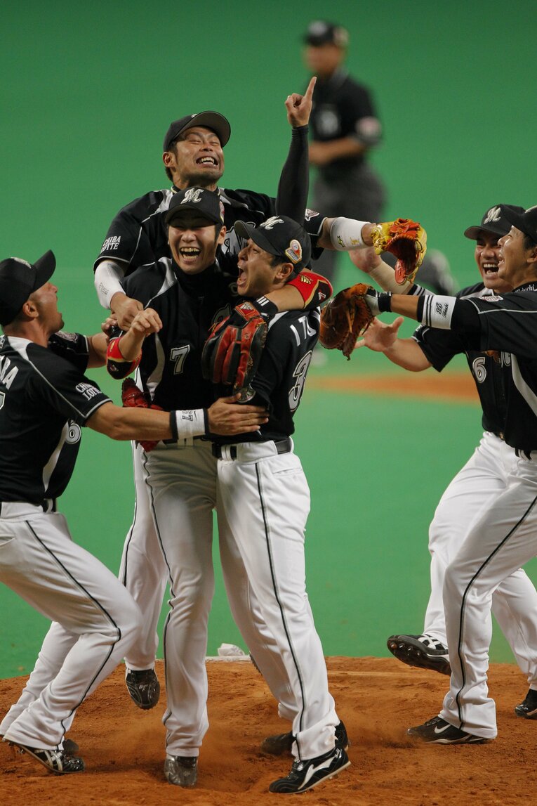 西岡剛、伊藤義弘、今江敏晃（2010年日本シリーズ）©︎Tamon Matsuzono