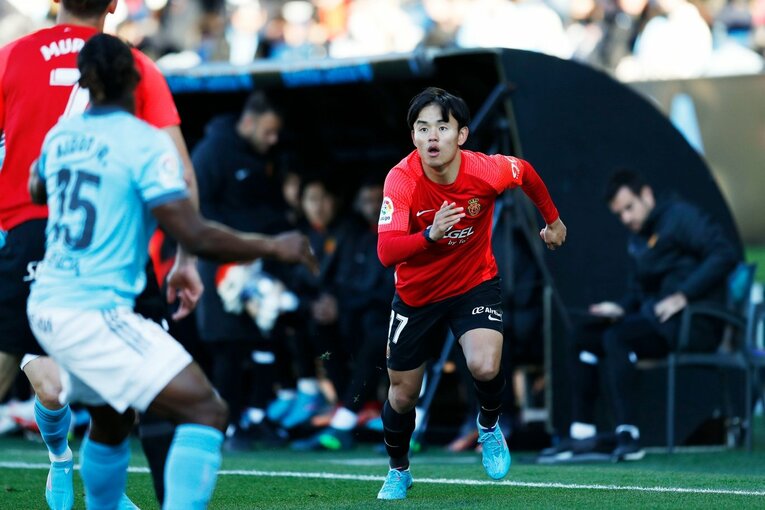 なぜ久保建英が“幻のアシスト”直後、代理監督と言い合いに？ レアル戦前に好調だがマジョルカは…〈撮影者の視点〉(10)