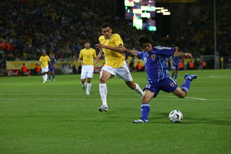 2006年ドイツW杯ブラジル戦で豪快にゴールネットを揺らす玉田圭司　©︎JMPA