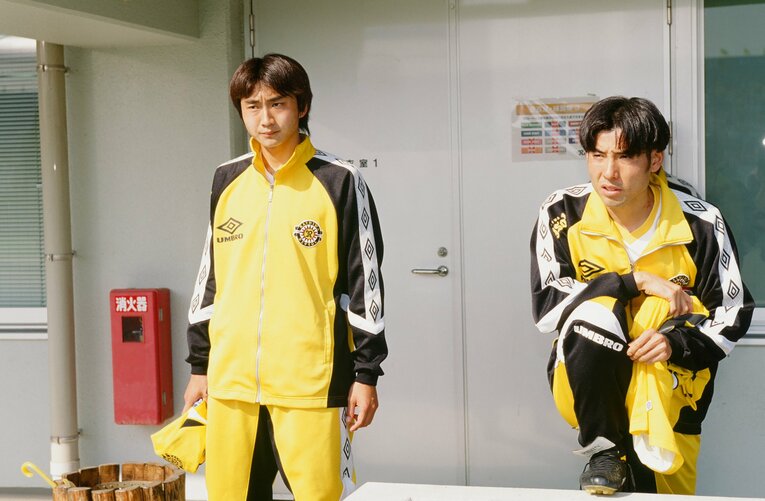 新人時代の北嶋秀朗（左）。超高校級のストライカーとして注目を集めた　©︎J.LEAGUE