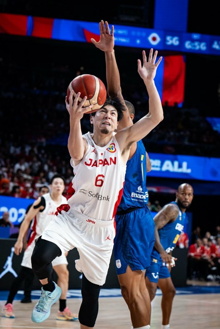 ベネズエラ戦で逆転の立役者となった比江島　©FIBA