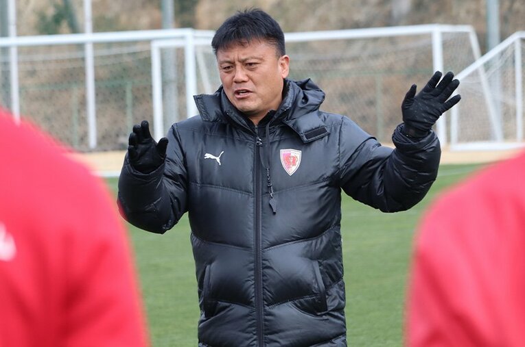 謹慎期間中の1年2カ月の間、欧州サッカーを巡り、流通経済大学で指導をした曺貴裁。そこで感じた“ある違和感”とは ／ photograph by KYOTO.P.S.