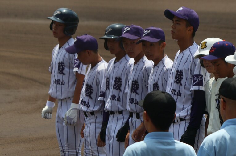 連合チームでの出場となった和歌山南陵高の1年生6人。学校の不祥事やレゲエ校歌など様々な面で話題となった昨年からのリスタートを切った　©Fumi Sawai