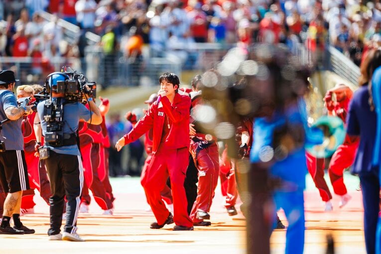 テレビに映らなかったW杯決勝撮影写真…BTSのパフォーマンス（右に続きます）　©Kiichi Matsumoto/JMPA