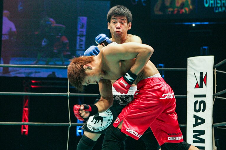 2005年1月、ZST初戦で敗れた所英男とフェザー級トーナメント準決勝で対戦　©Susumu Nagao