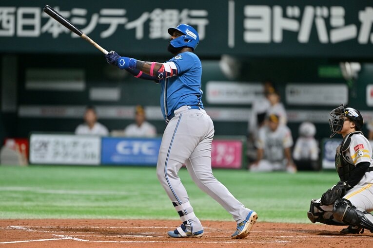 ［第3戦］豪快な一発を放つ絶好調のレイエス　©Hideki Sugiyama