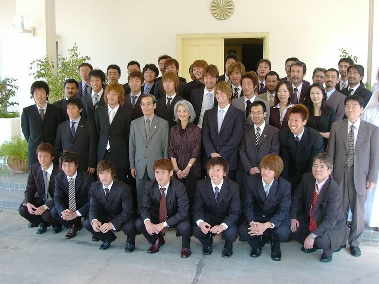 在ドーハ日本大使館を訪れた05年カタール国際トーナメント出場メンバー。本田圭佑らも参加していた　©Masaki Asada