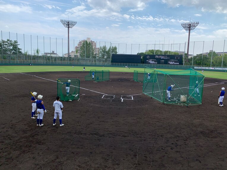 ユニフォームだけでなく練習着も爽やかなブルーで統一　©Genki Taguchi