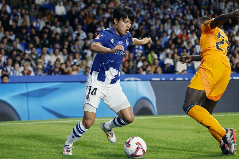 久保建英がマドリー戦後ファンに謝罪も…「エムバペとビニシウスはタケに手を焼いていた」カメラマン、久保本人が感じた「悪い中での好材料」(5)