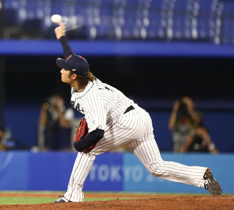 東京五輪準決勝の韓国戦でのピッチング　©JIJI PRESS