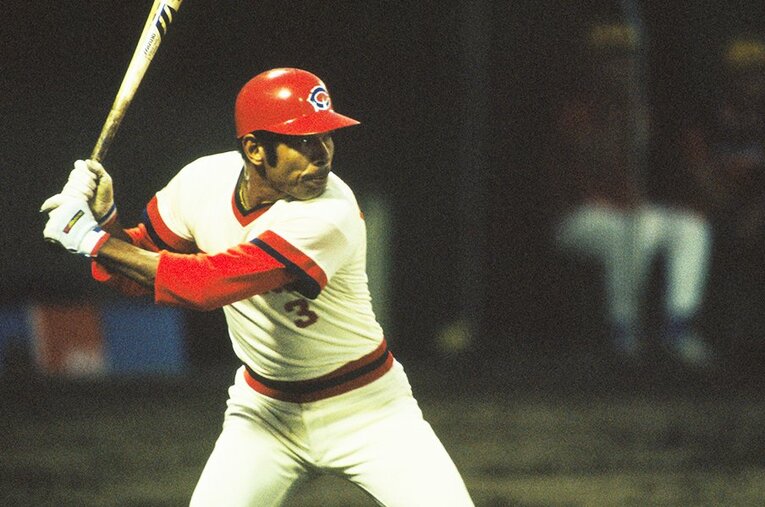 鉄人・衣笠祥雄。走攻守すべてのプレーで全力を尽くし、試合に出続けるという価値の高さを示した野球人だった　©Sports Graphic Number