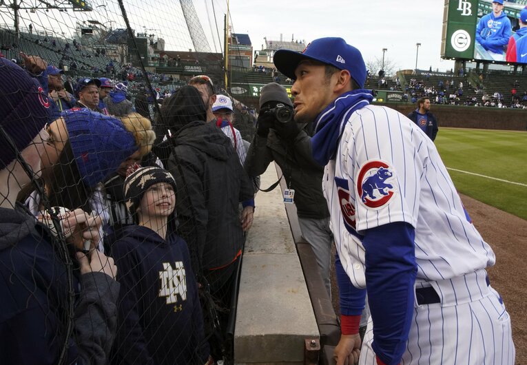 子どもたちを前にこの表情。子どもは目が釘付けに　©Getty Images