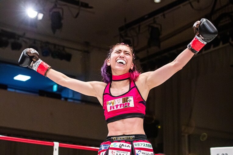 「筋肉で私だってバレちゃうんです」 “乙女マッチョ”ぱんちゃん璃奈が「ポンコツの拳」で圧倒した“半年分の150秒”(4)