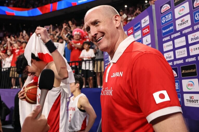 五輪出場を決めて号泣する渡邊雄太とホーバスHC ©︎Getty Images