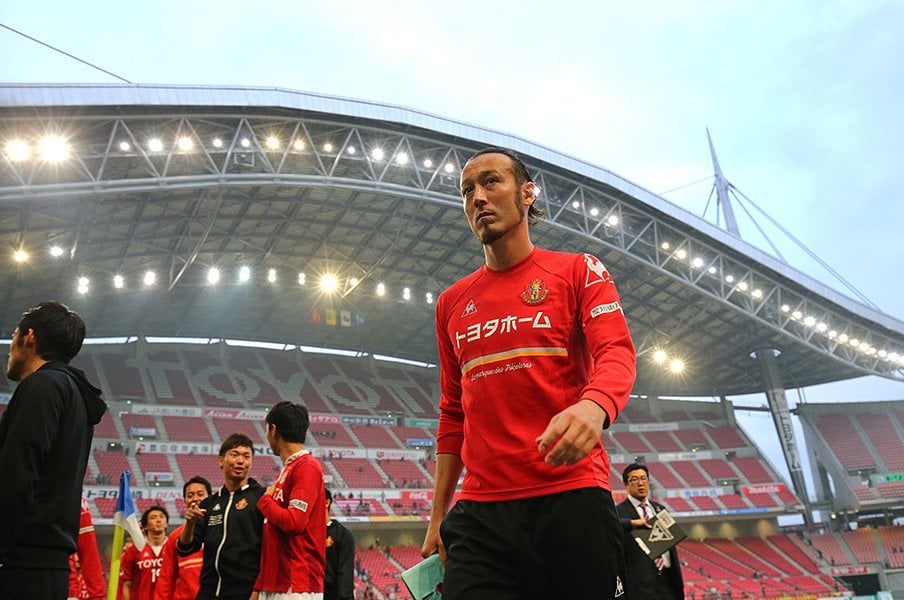 闘莉王が日本復帰を約束した理由。岡田武史、岡野雅行、日本との絆。<Number Web> photograph by J.LEAGUE PHOTOS