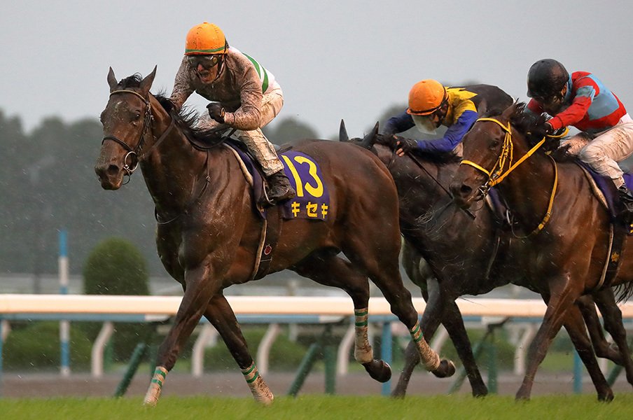 史上最悪レベルの極悪馬場状態。菊花賞でキセキが証明した純粋な力。<Number Web> photograph by Yuji Takahashi