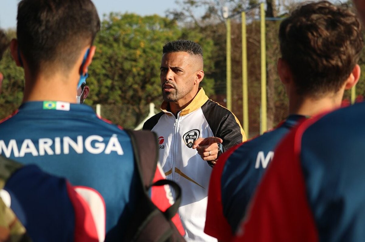 人が良すぎる 南米や欧州では絶対にやらない 交渉とは 三都主44歳が日本サッカーに苦言 ブラジルで今何してる 2 3 サッカー日本代表 Number Web ナンバー