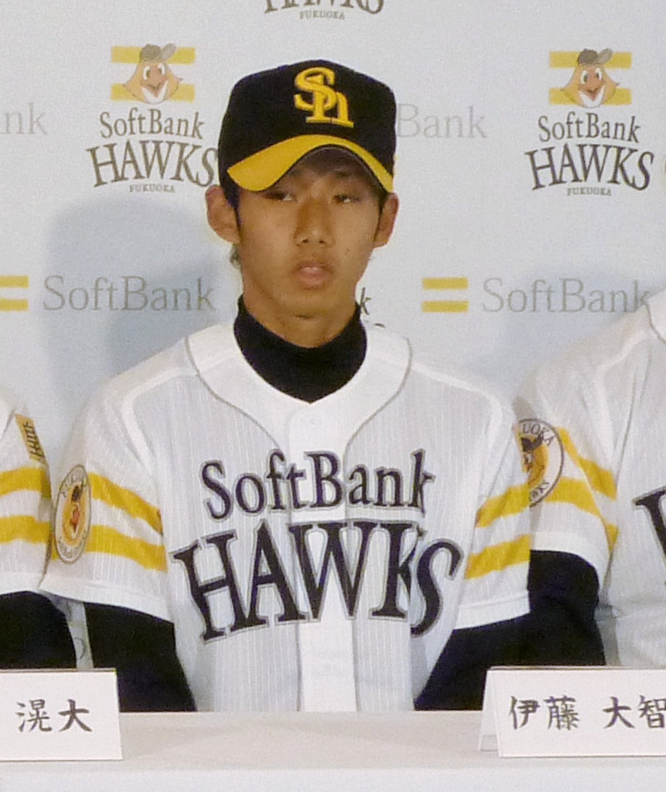 2010年12月、ソフトバンクの新入団発表記者会見に出席した際の伊藤大智郎氏 ©KYODO