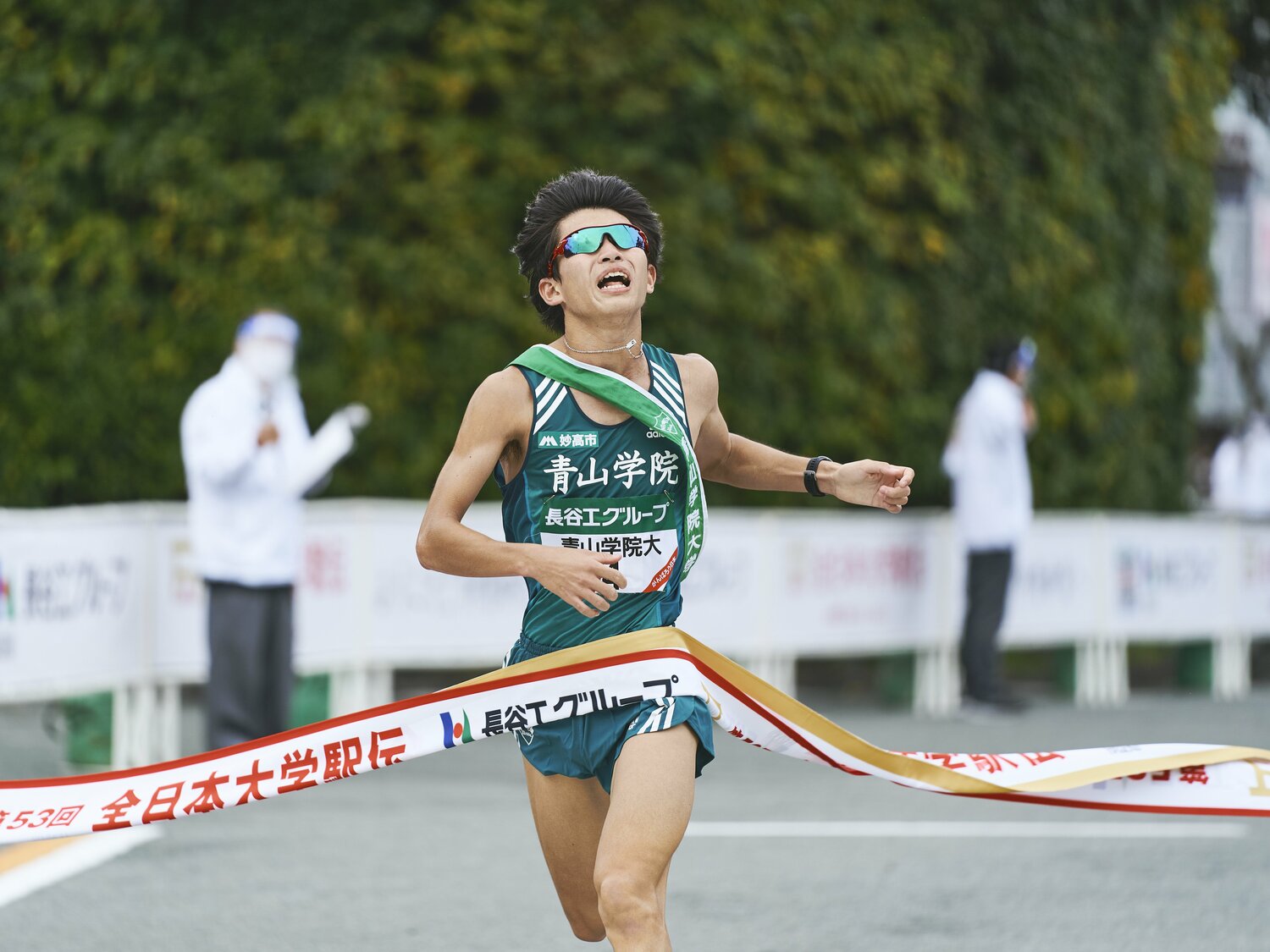 箱根駅伝の前哨戦、全日本大学駅伝で最終アンカーを任された飯田。駒大・花尾とのデッドヒートの末に惜しくも敗れている　©Yuki Suenaga