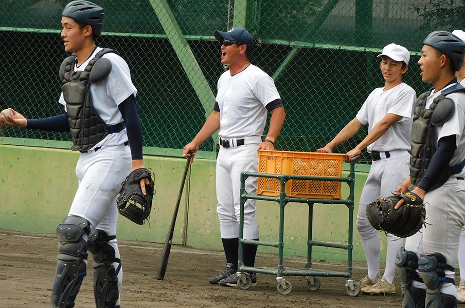 偏差値70で甲子園優勝1回“名門公立進学校”は「月曜オフ」「19時半で絶対に全体練習終了」勉強時間を確保して…「野球脳を鍛える必要がある」＜Number Web＞ photograph by Jun Aida