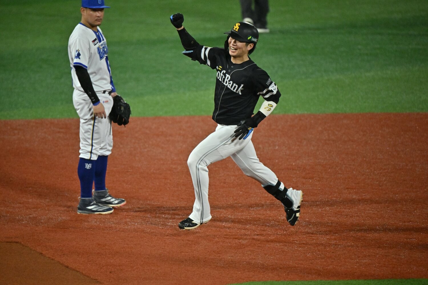第2戦の10回に決勝弾を放った川村友斗。自身にとってプロ2本目のアーチだった ©️Hideki Sugiyama
