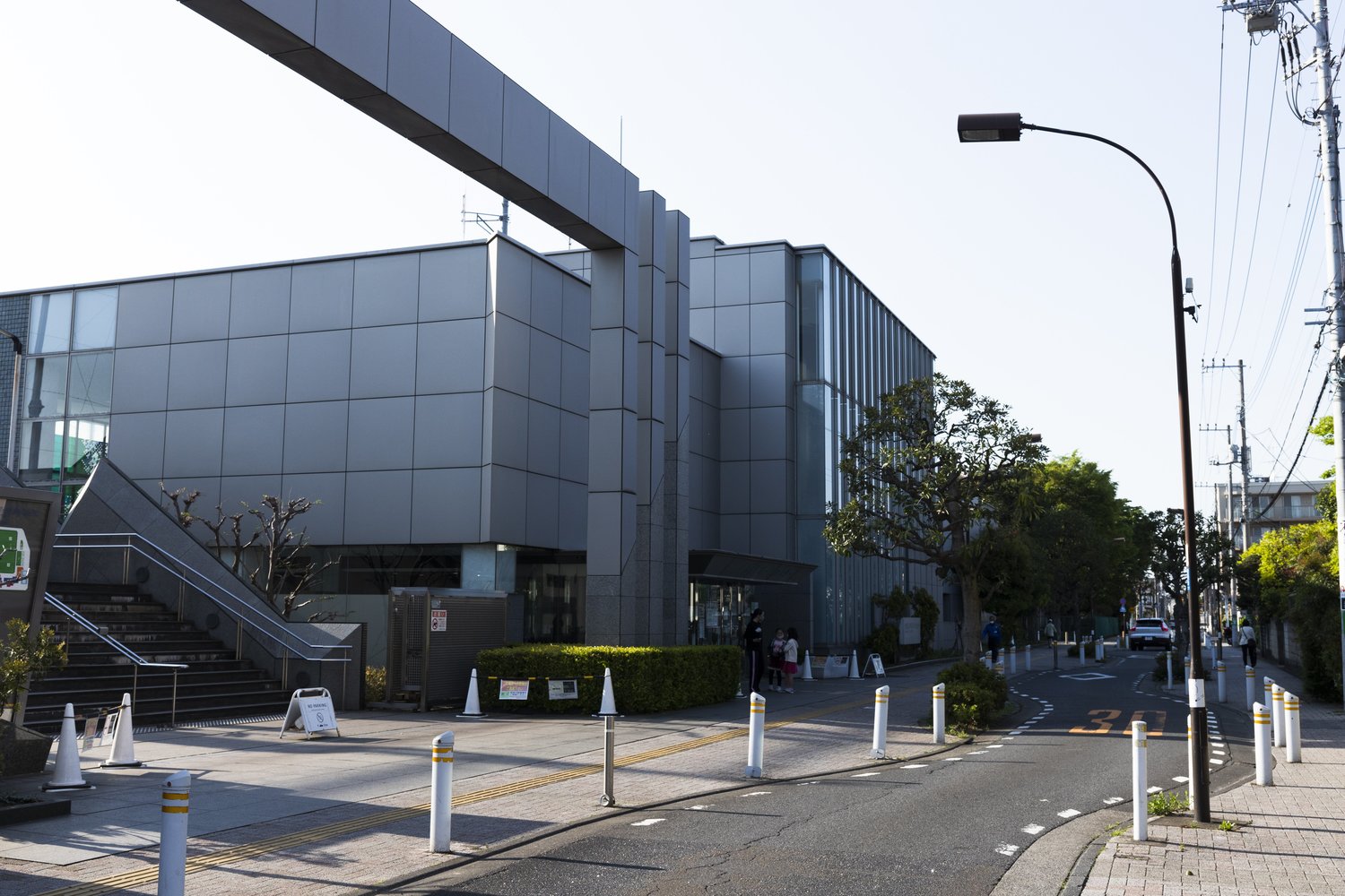 しばらくスポーツセンターの周りを歩いてみたものの……上井草球場の痕跡を見つけることはできなかった