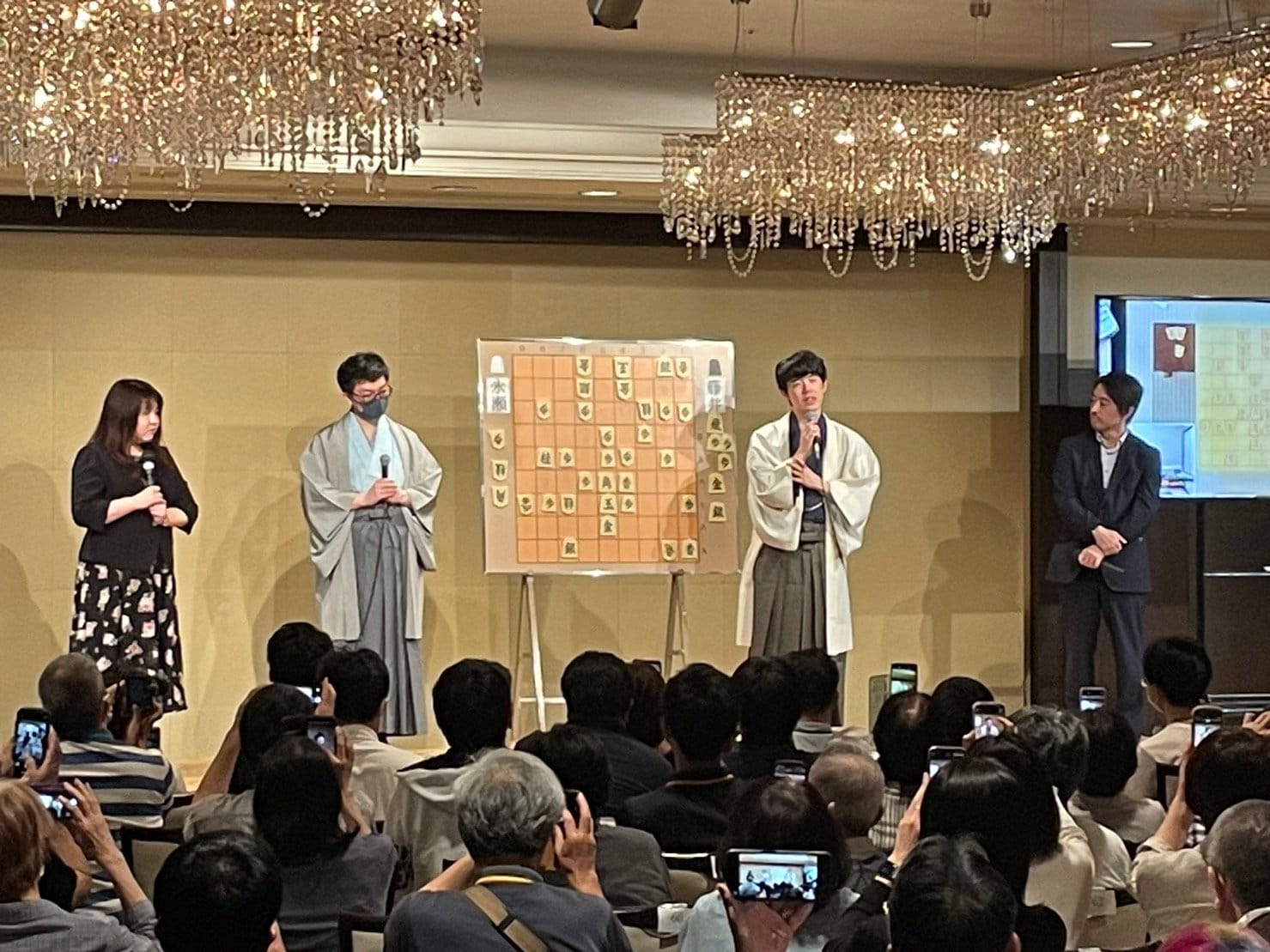 大盤解説会での2人　©Shintaro Okawa