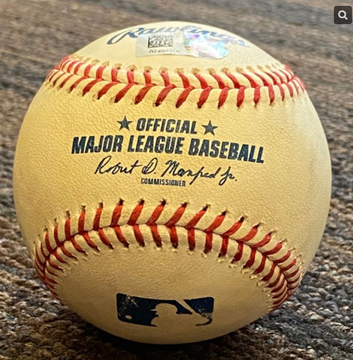 8月26日、打席でファールにしたボール：450ドル＝約5万円　©MLB Auction