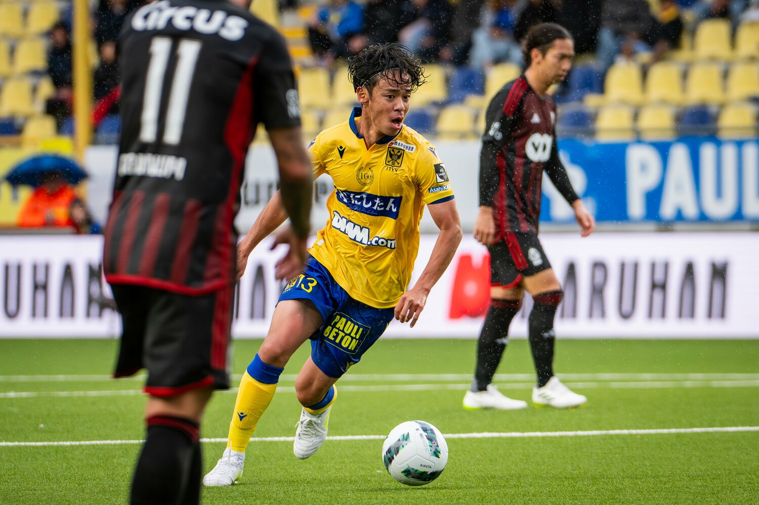 リーグ開幕戦から存在感を発揮した伊藤涼太郎。日本時間18日の第8節メヘレン戦で初ゴールを決めた　©︎STVV