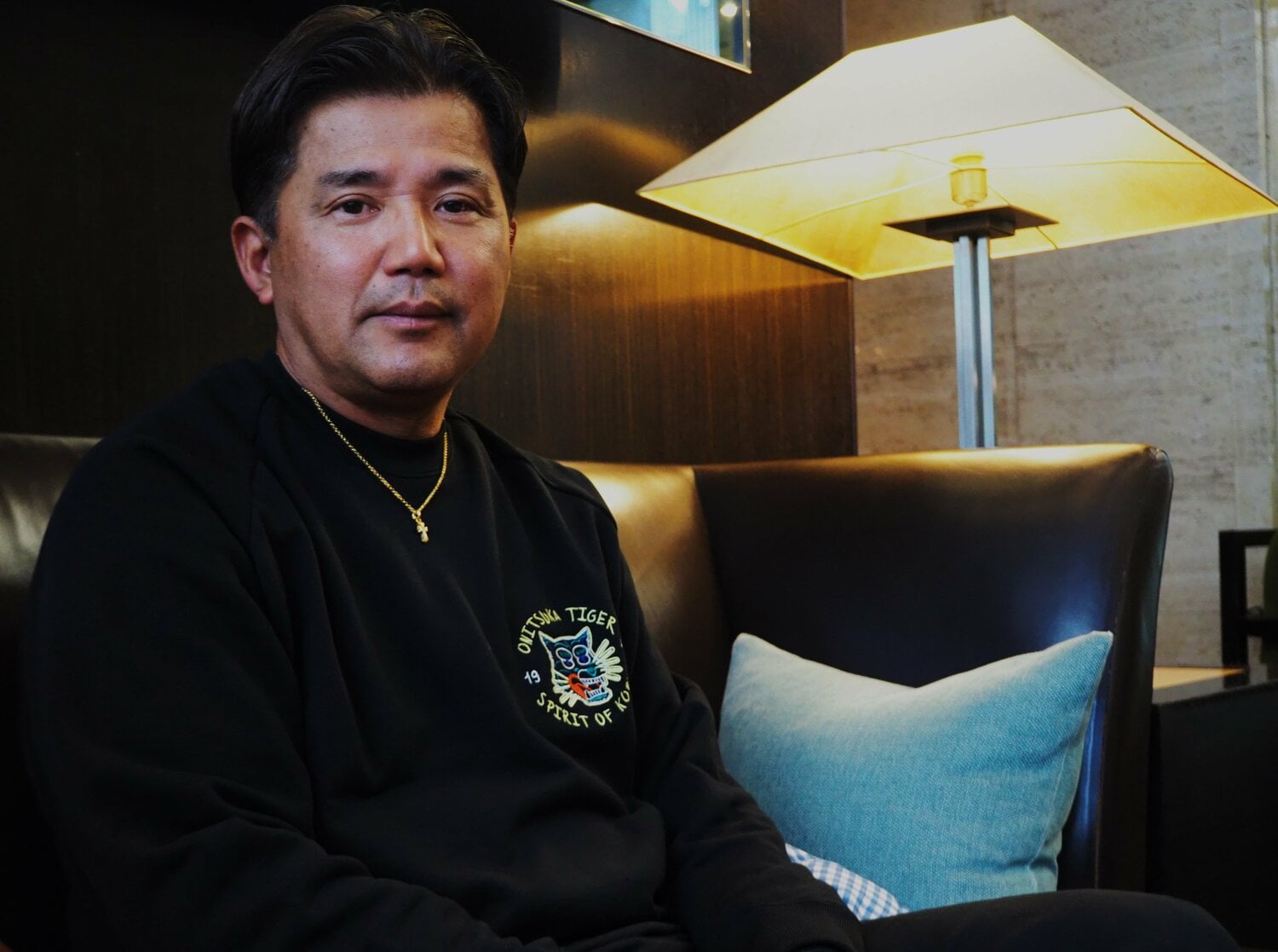 インタビューに応じるヴィッセル神戸・永井秀樹スポーツダイレクター　©Masao Kurihara　