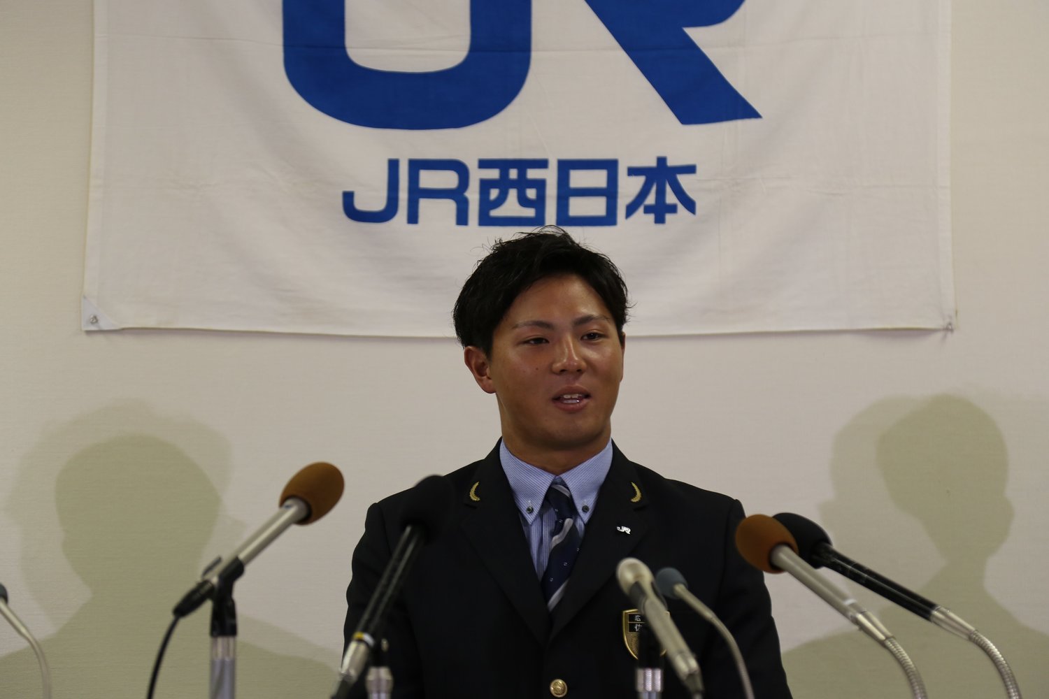 兵庫の報徳学園高を卒業し、JR西日本に入社した佐藤選手　©JR西日本
