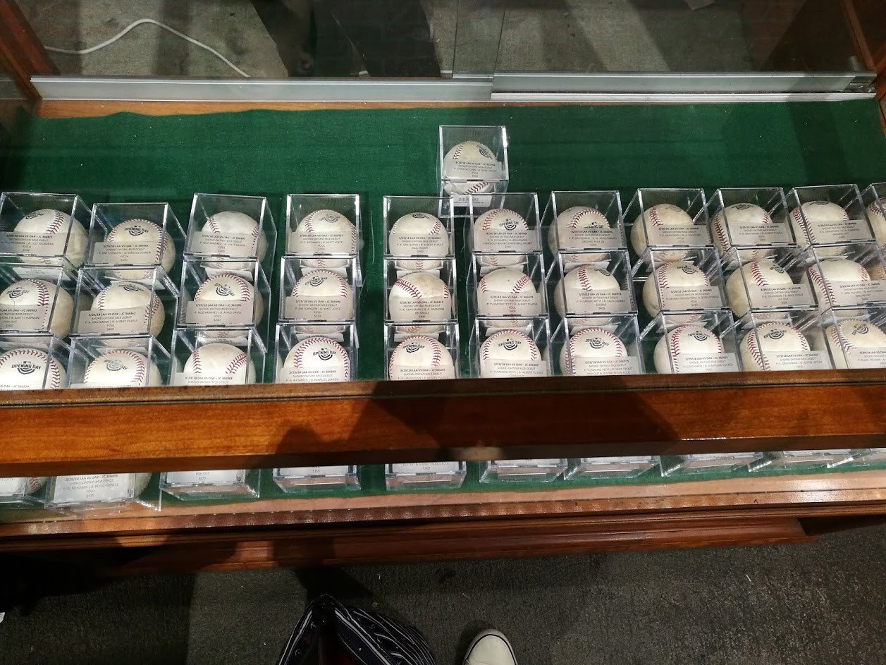 売店に並ぶ当日の実使用球