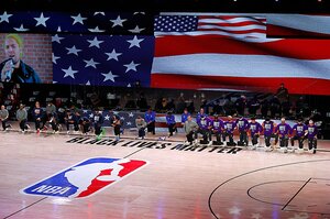 リーグ再開のNBA、試合激減のMLB、感染爆発の大学アメフト……米国スポーツで“明暗が分かれた”理由