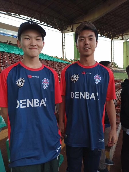 右が16歳の杉浦響君、左が15歳野末虎之介君。三都主サッカーアカデミーの17でプレーしている