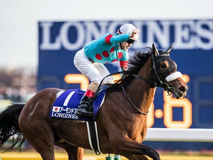 10万人の熱狂に包まれたジャパンカップで、ロンジンが刻んだアーモンドアイの「偉業」。＜Number Web＞ photograph by Kiichi Matsumoto
