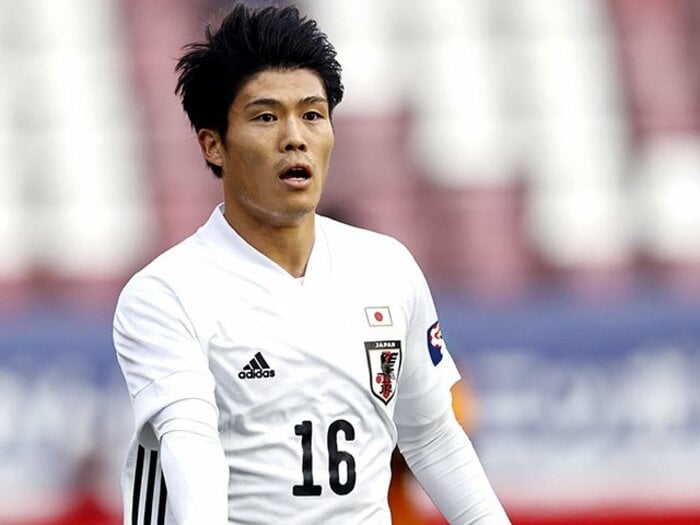 冨安健洋、驚異の守備力と「首振り回数」 吉田麻也との10歳差コンビに水沼貴史も太鼓判＜Number Web＞ photograph by Getty Images