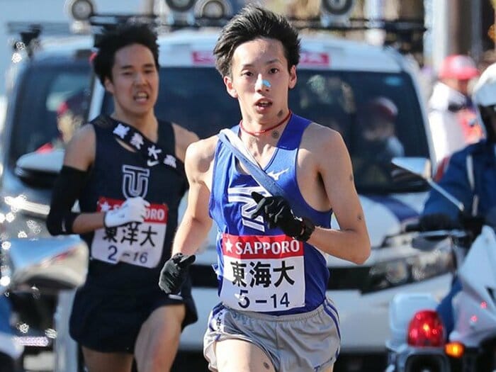 “実績なしの3年生”は、なぜ箱根駅伝で「衝撃の区間新記録」を叩き出せたのか? 東海大逆転Vの立役者が語る「黄金世代を追いかけた」3年間<Number Web> photograph by JIJI PRESS